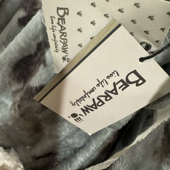 BearPaw Bear Print Cozy Robe - Picture 4 of 6